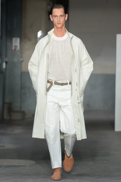 Look 28